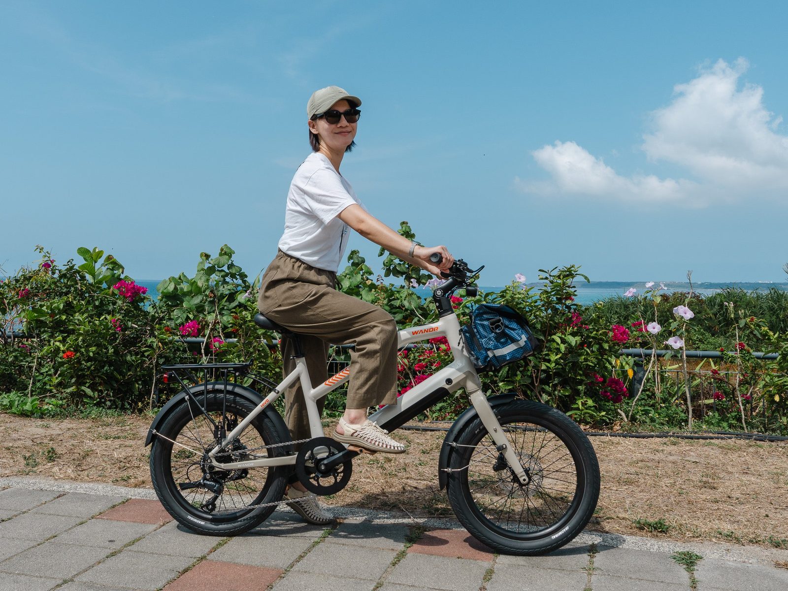 Riding the Nivo along the seaside